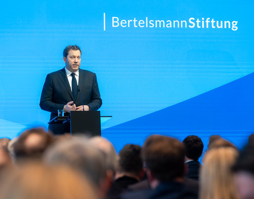 Vizekanzler und Bundesfinanzminister Lars Klingbeil (SPD) in Berlin bei der Veranstaltung "Wie modernisieren wir Deutschland? der Bertelsmann Stiftung