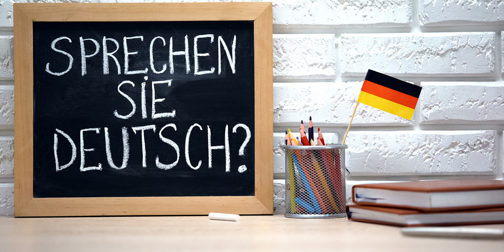 kleine Tafel mit der Aufschrift Sprechen Sie Deutsch?