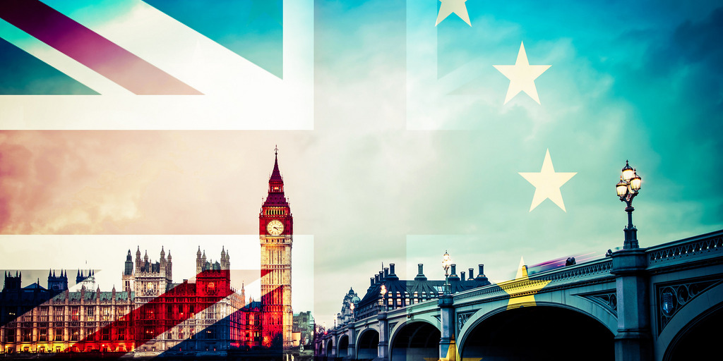 Union-Jack-Flagge und EU-Flagge kombiniert über ikonischen Londoner Wahrzeichen