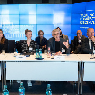 Impressions from the Roundtable Tackling Democracy Challenges: polarisation, disinformation and citizen alienation on 15.05.2023 in Berlin.