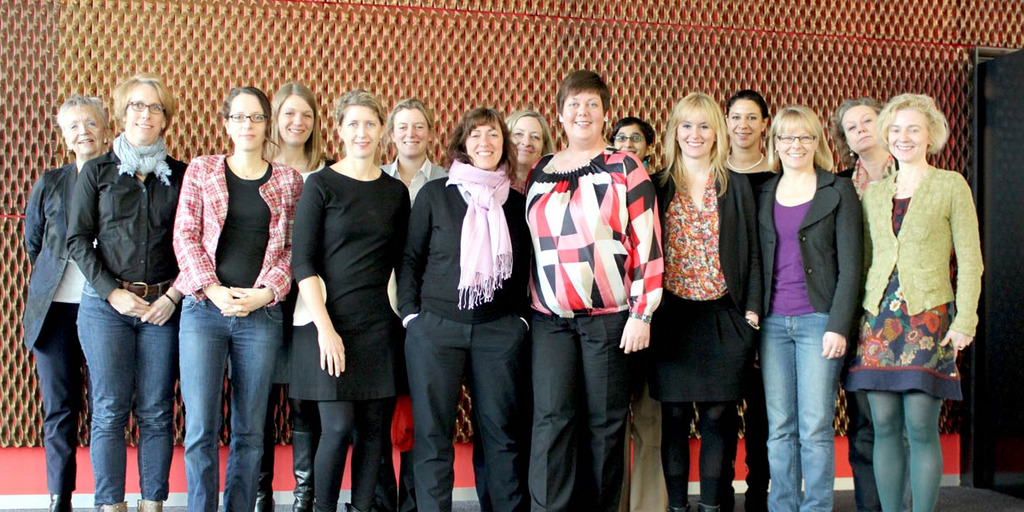 gestelltes Gruppenfoto weiblicher Führungskräfte