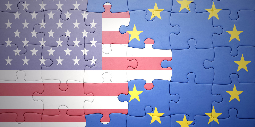 [Translate to English:] Puzzle mit den Flaggen der Vereinigten Staaten von Amerika und der Europäischen Union