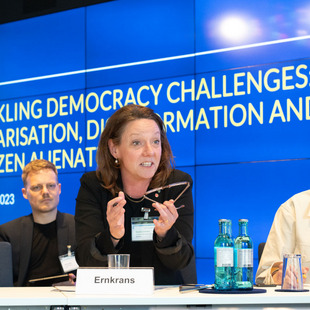 Impressions from the Roundtable Tackling Democracy Challenges: polarisation, disinformation and citizen alienation on 15.05.2023 in Berlin.